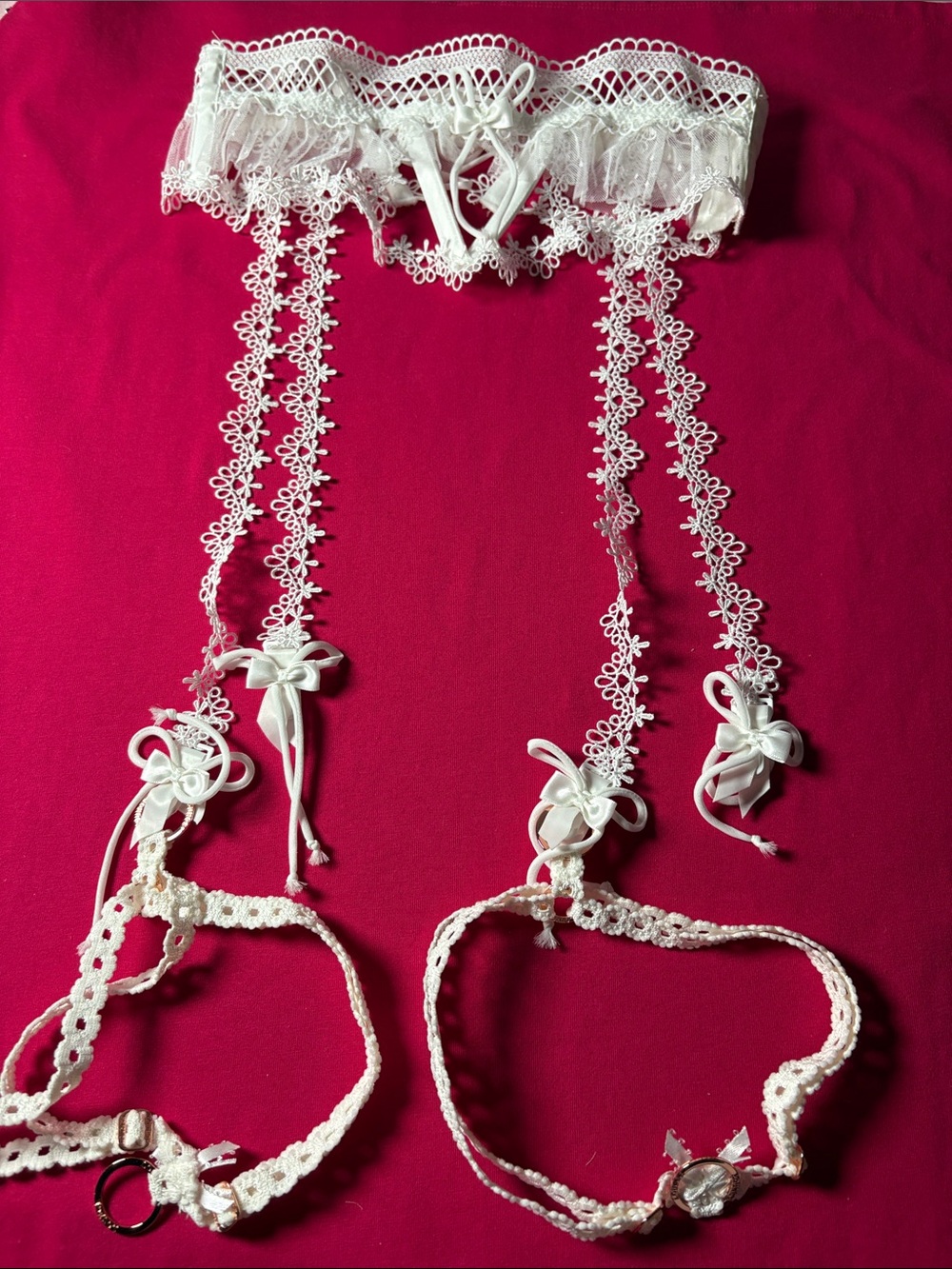 White Lace Floral Garter Belt and Straps